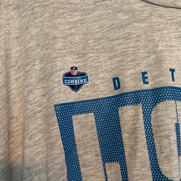 Detroit Lions Gray and Blue Graphic Tee - Picture 3 of 7